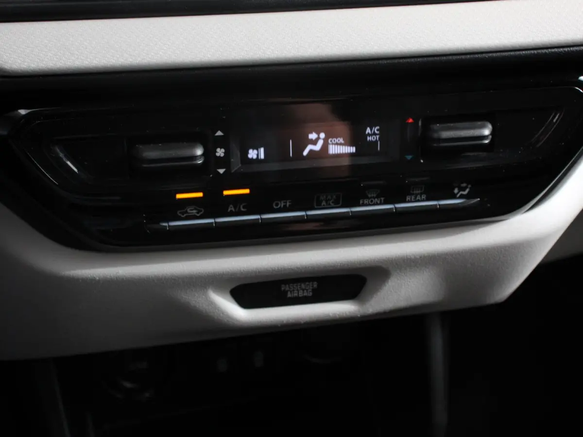 1.2 Style Smart Hybrid Airco Adaptieve cruise control Navigatie Keyless Achteruitrijcamera Parkeersensoren achter Apple Carplay/ Android Auto