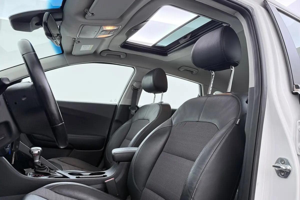 1.6 GDi Hybrid DynamicLine | Afn. Trekhaak | Panoramadak | Climate | Cruise | Org. NL | Camera | PDC | CarPlay |