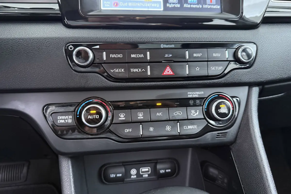 1.6 GDi Hybrid DynamicLine | Afn. Trekhaak | Panoramadak | Climate | Cruise | Org. NL | Camera | PDC | CarPlay |