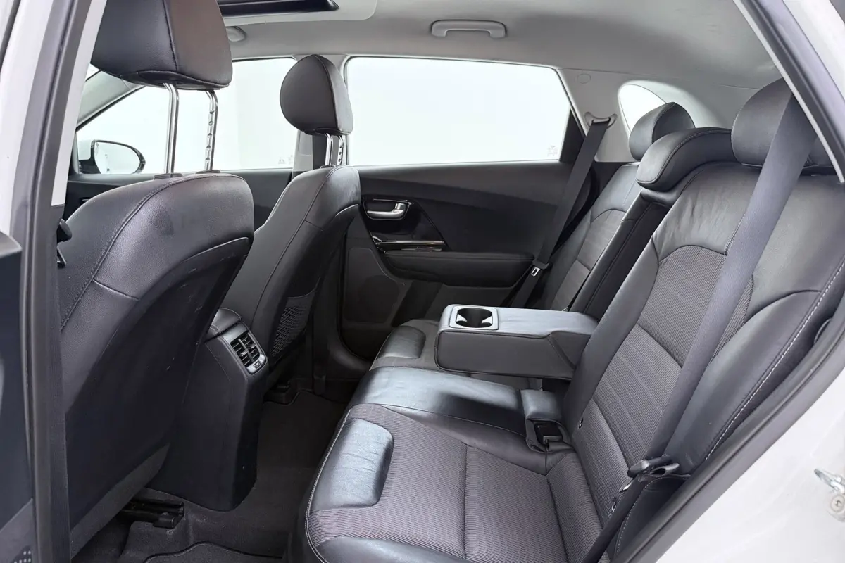1.6 GDi Hybrid DynamicLine | Afn. Trekhaak | Panoramadak | Climate | Cruise | Org. NL | Camera | PDC | CarPlay |