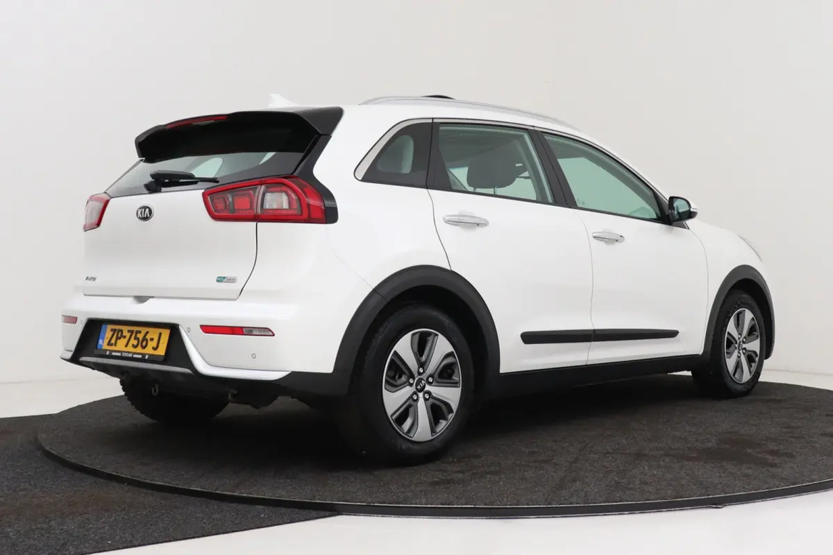 1.6 GDi Hybrid DynamicLine | Afn. Trekhaak | Panoramadak | Climate | Cruise | Org. NL | Camera | PDC | CarPlay |