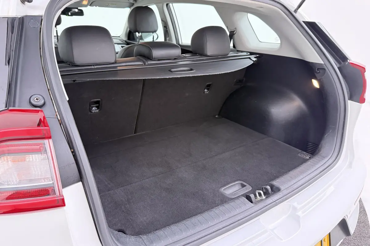 1.6 GDi Hybrid DynamicLine | Afn. Trekhaak | Panoramadak | Climate | Cruise | Org. NL | Camera | PDC | CarPlay |