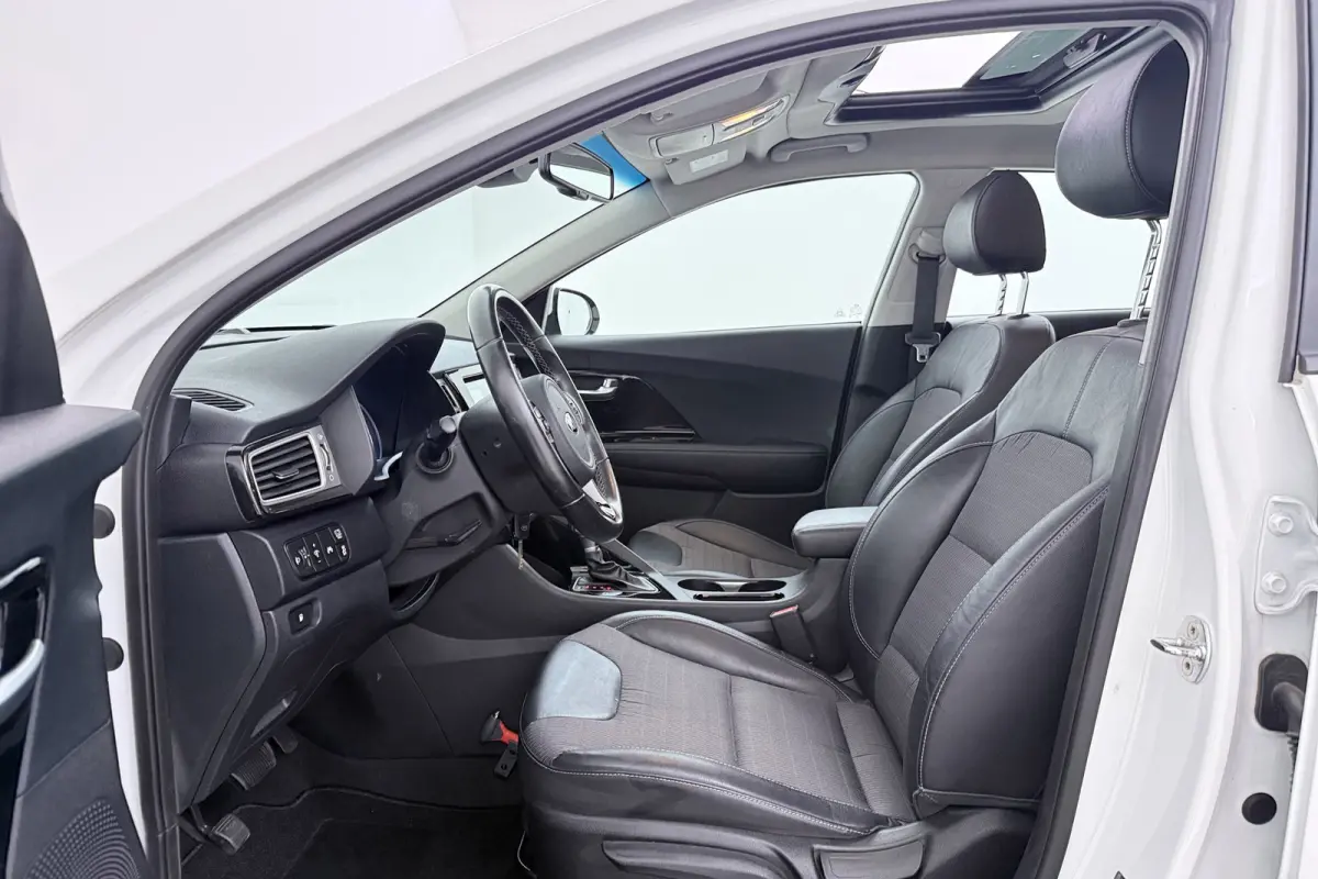1.6 GDi Hybrid DynamicLine | Afn. Trekhaak | Panoramadak | Climate | Cruise | Org. NL | Camera | PDC | CarPlay |