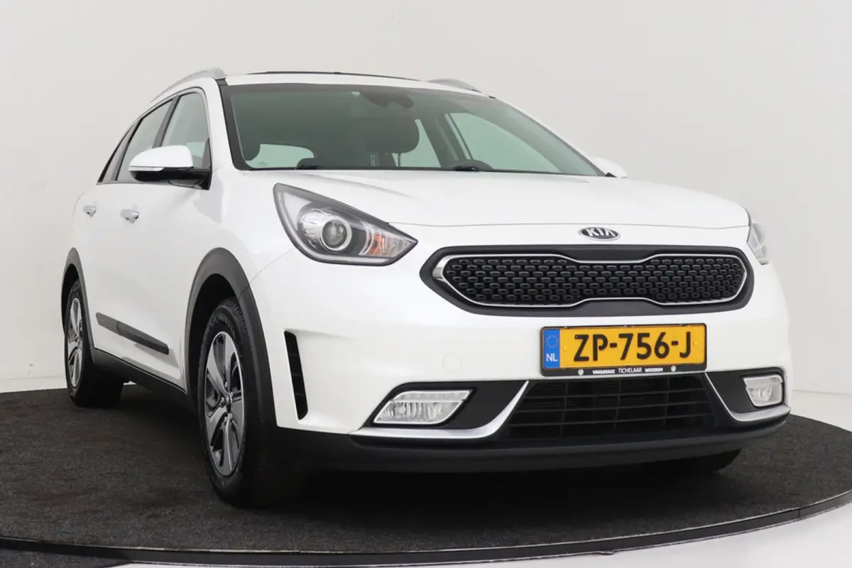 1.6 GDi Hybrid DynamicLine | Afn. Trekhaak | Panoramadak | Climate | Cruise | Org. NL | Camera | PDC | CarPlay |