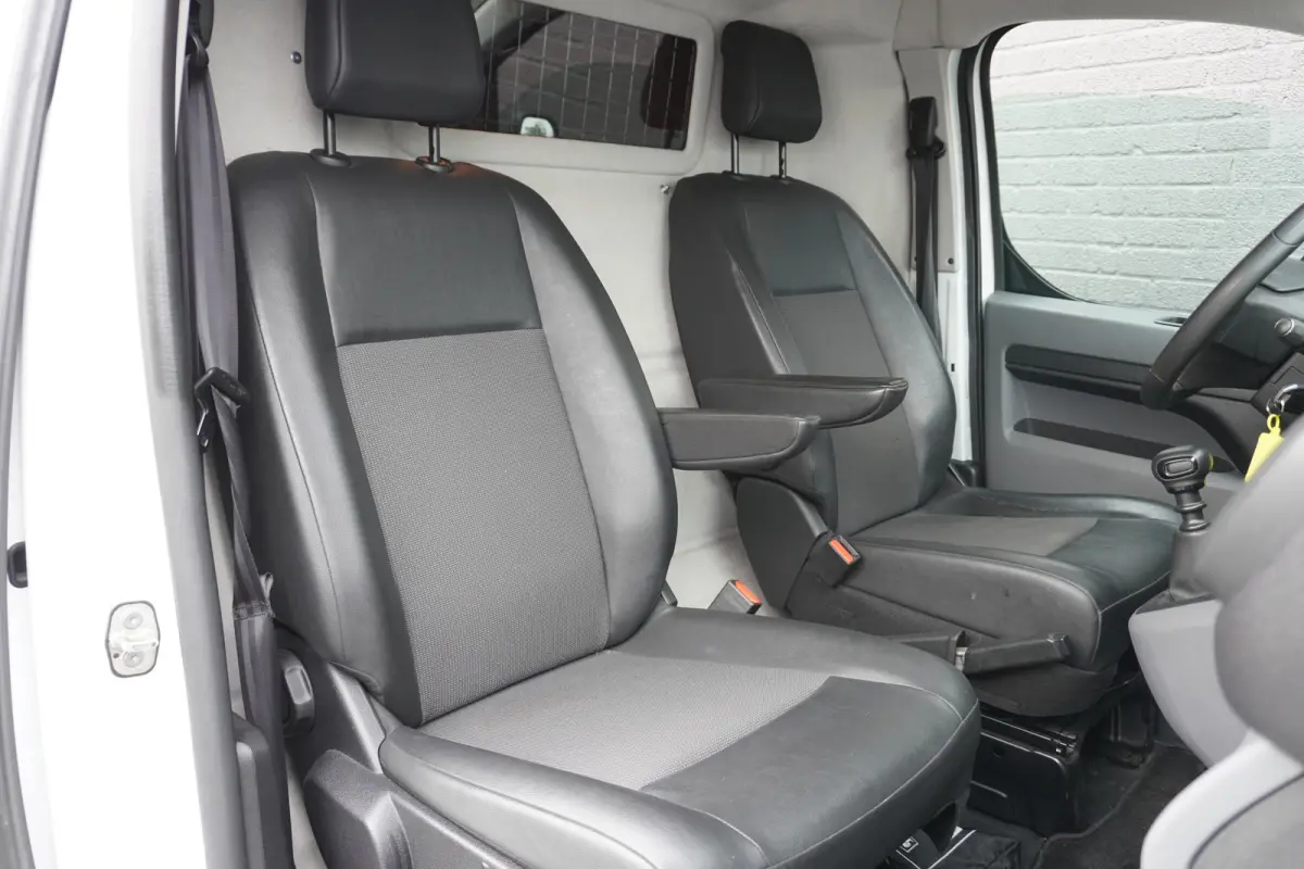 1.5 BlueHDI 100PK L2 EURO 6 - Airco - Navi - Cruise - €11.900,- Excl.