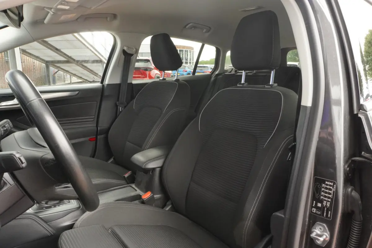 1.0 EcoBoost 155PK Hybrid Titanium X Vitrual+Led+camera+Breed-Navigatie+ecc+17"lmv = ORIG/NL/1EIG/INCL BTW !!