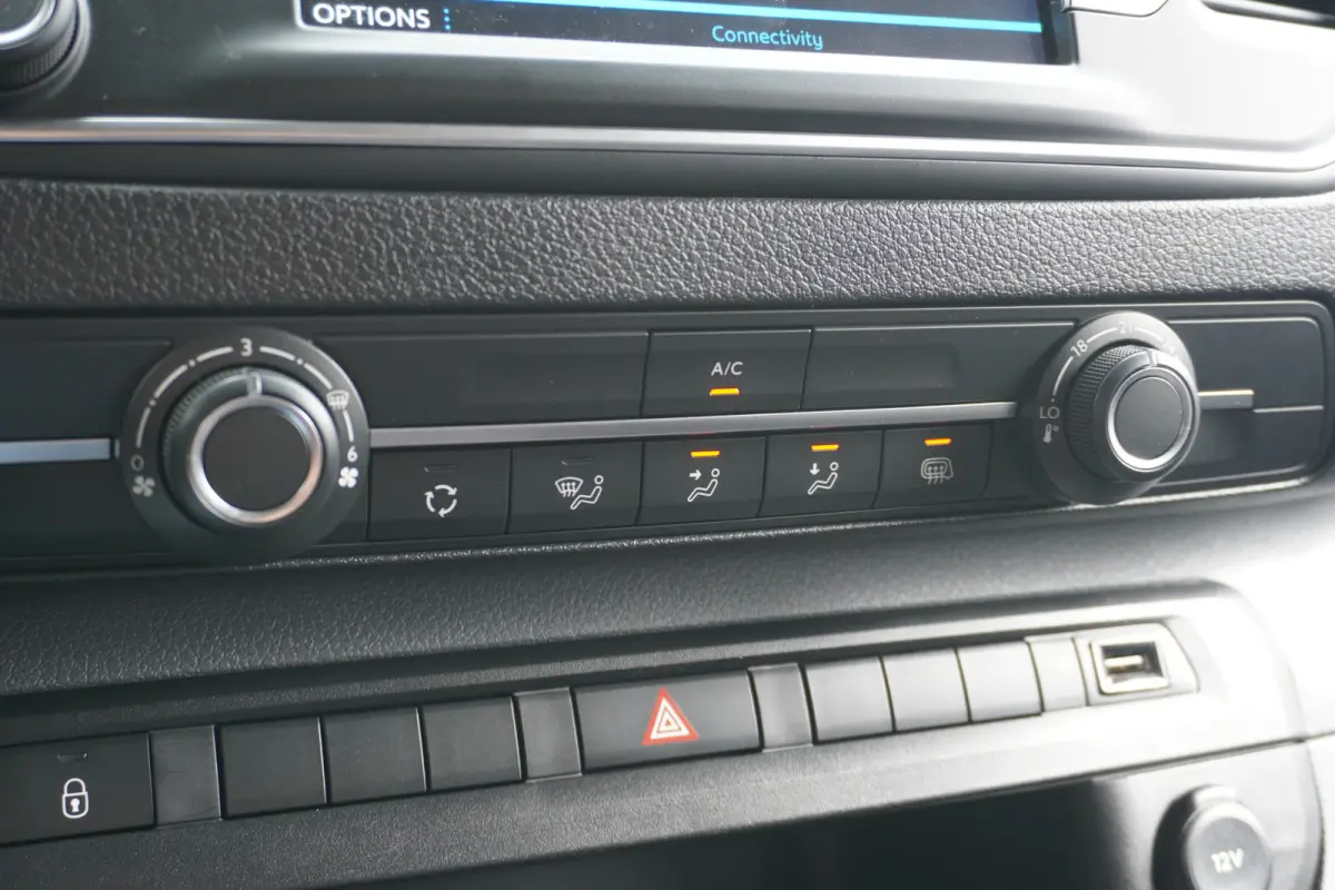 2.0 BlueHDI 122PK L3 Dubbele Cabine EURO 6 - Airco - Navi - Cruise - €16.950,- Excl.
