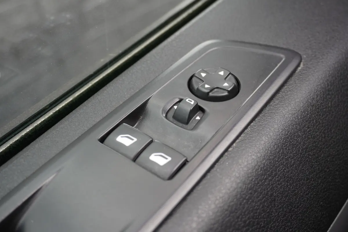 2.0 BlueHDI 122PK L3 Dubbele Cabine EURO 6 - Airco - Navi - Cruise - €16.950,- Excl.