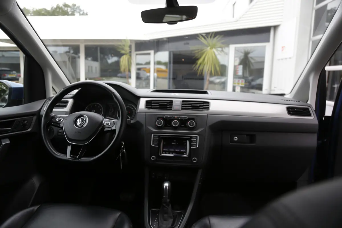 1.4 TGI Trendline 5 Persoons Automaat*Perfect VW Onderh.*Trekhaak/2x zijschuifdeur/Leder/Stoelverw./Climate-Control/Parkeersens.V+A*