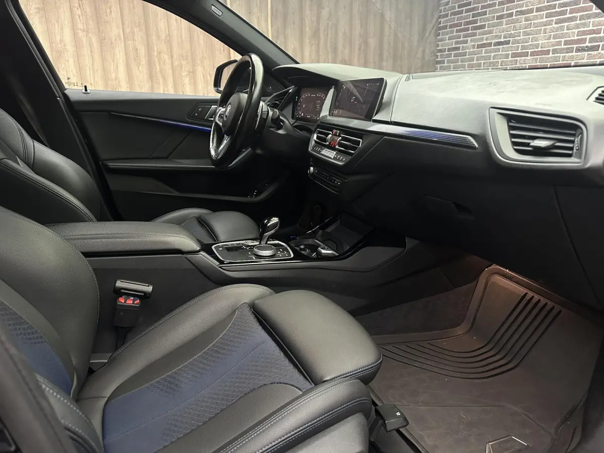 M135i xDrive Executive