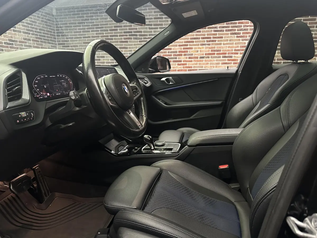 M135i xDrive Executive
