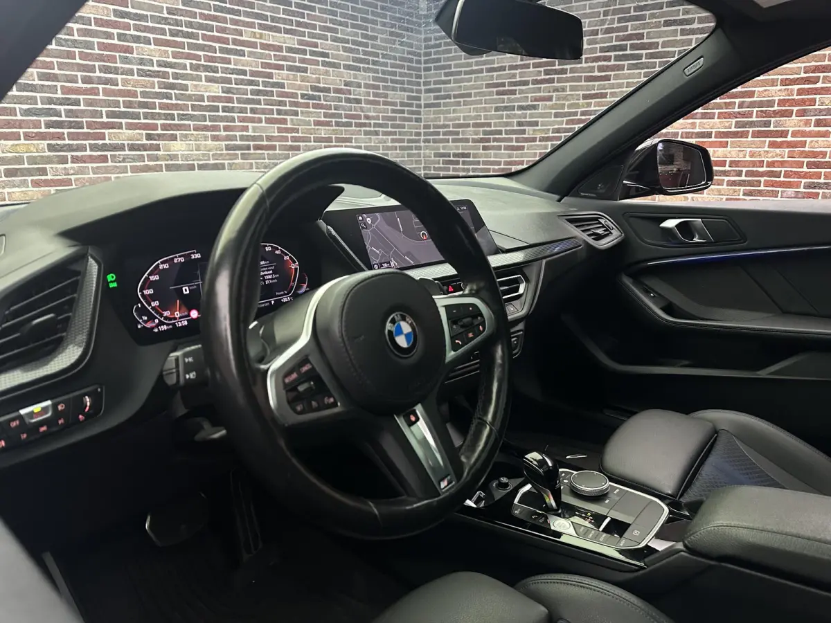 M135i xDrive Executive