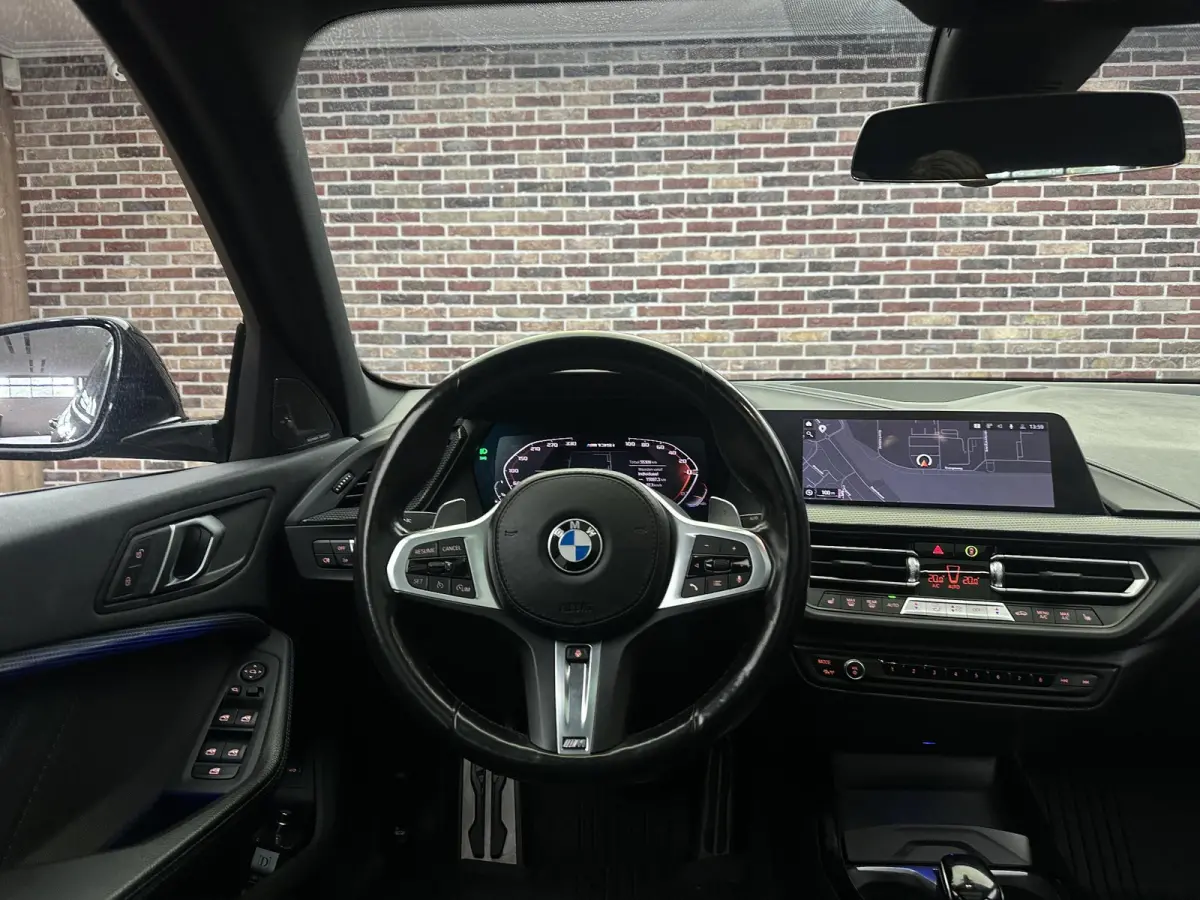 M135i xDrive Executive