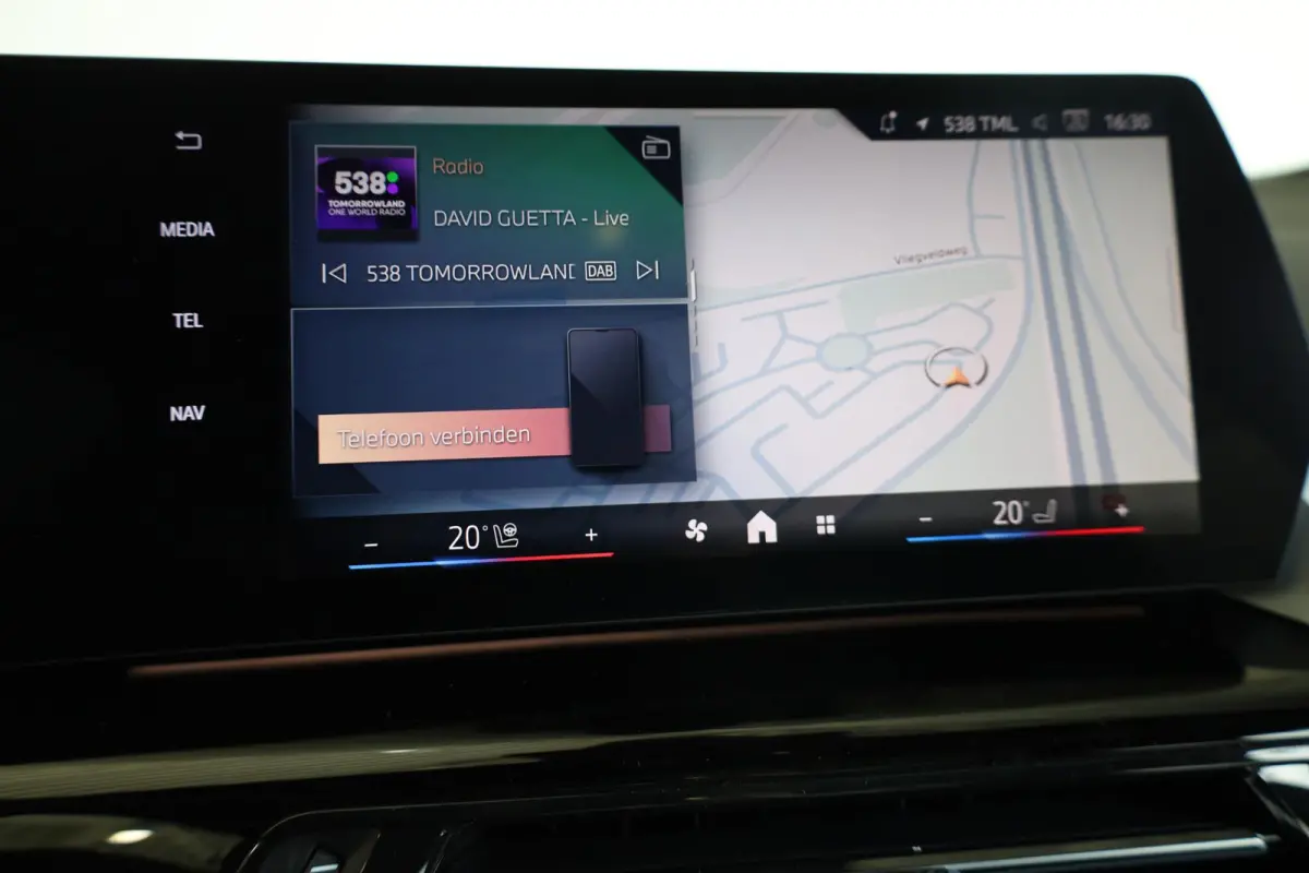 225e xDrive | M Sport | Harman/Kardon | Driving Assistant Plus | Panoramadak | Head-Up Display | Trekhaak