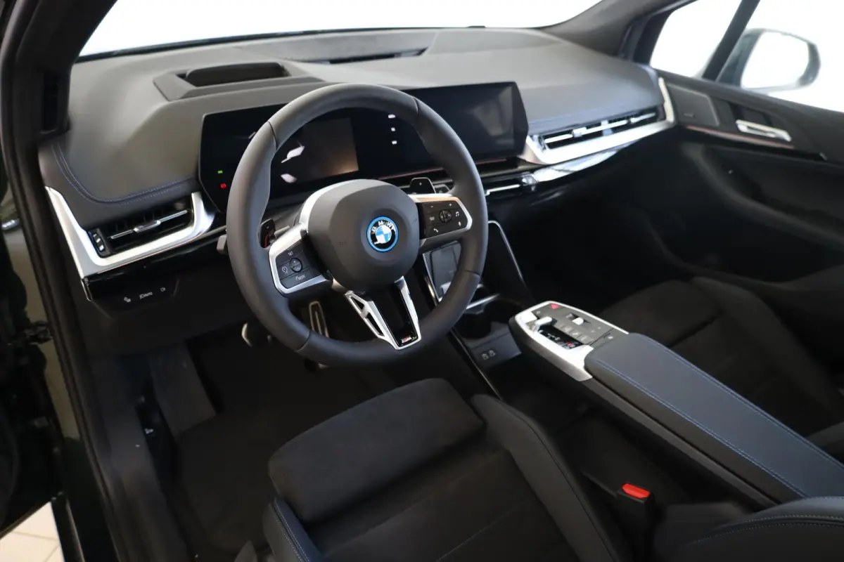 225e xDrive | M Sport | Harman/Kardon | Driving Assistant Plus | Panoramadak | Head-Up Display | Trekhaak
