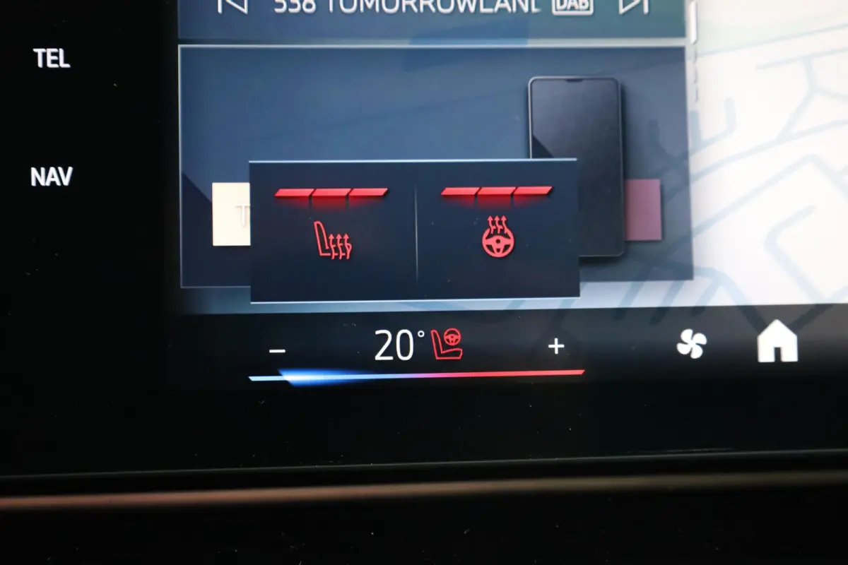 225e xDrive | M Sport | Harman/Kardon | Driving Assistant Plus | Panoramadak | Head-Up Display | Trekhaak