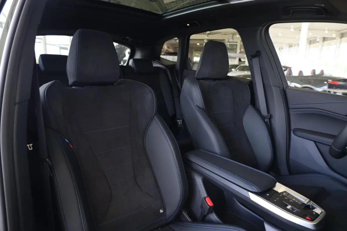 225e xDrive | M Sport | Harman/Kardon | Driving Assistant Plus | Panoramadak | Head-Up Display | Trekhaak