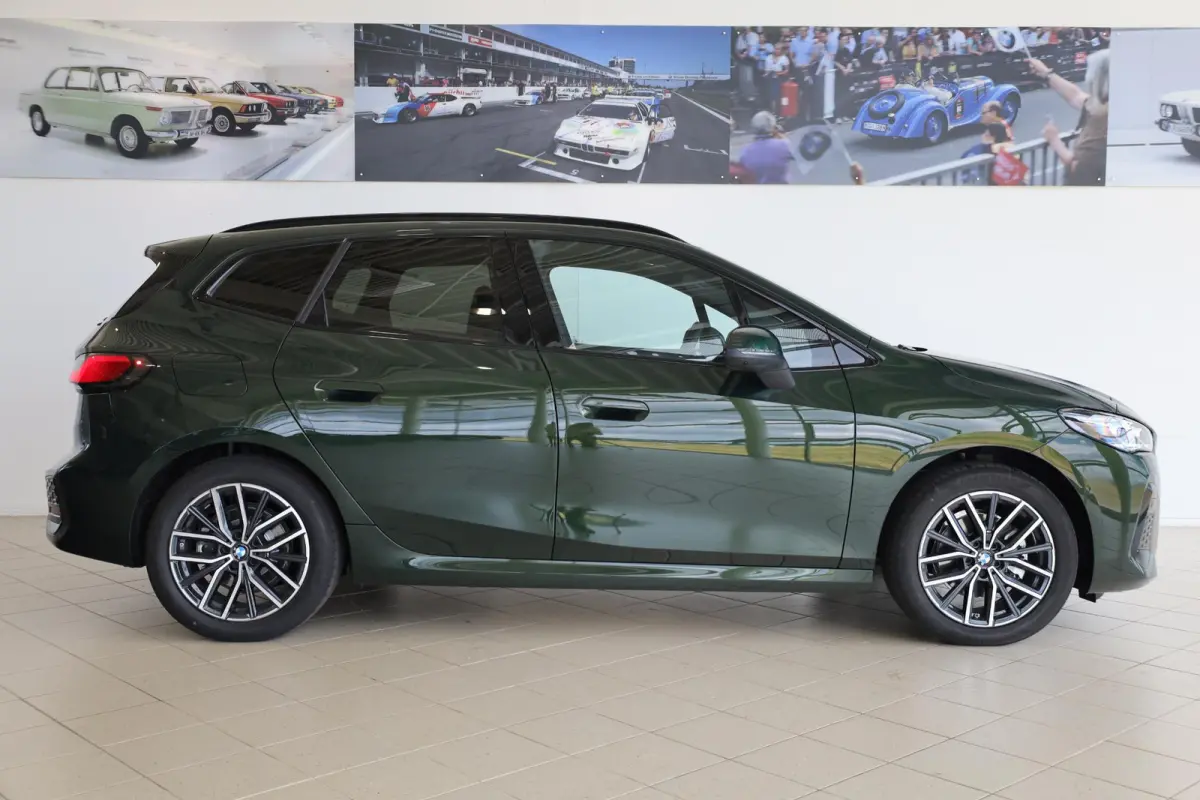 225e xDrive | M Sport | Harman/Kardon | Driving Assistant Plus | Panoramadak | Head-Up Display | Trekhaak