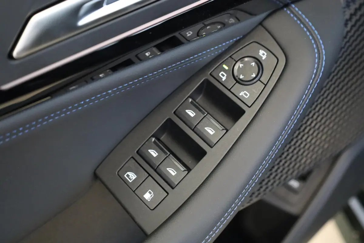 225e xDrive | M Sport | Harman/Kardon | Driving Assistant Plus | Panoramadak | Head-Up Display | Trekhaak
