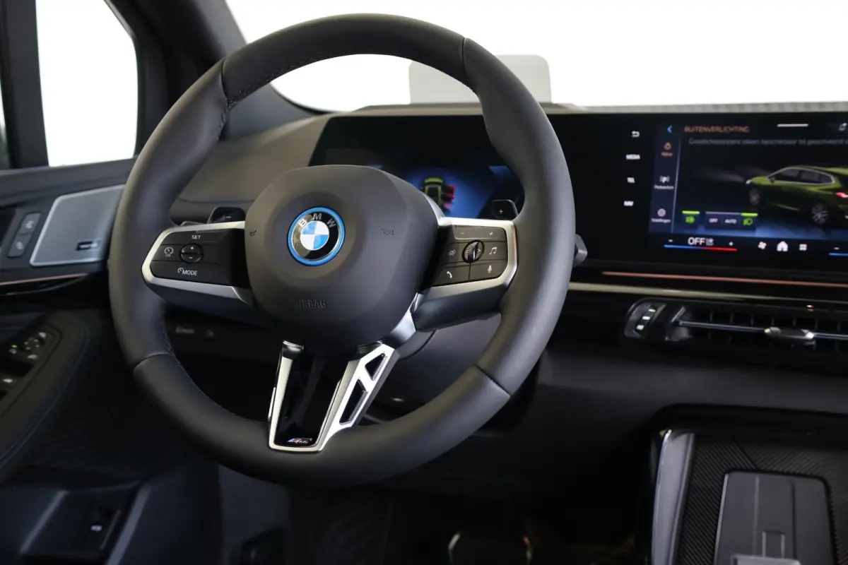 225e xDrive | M Sport | Harman/Kardon | Driving Assistant Plus | Panoramadak | Head-Up Display | Trekhaak