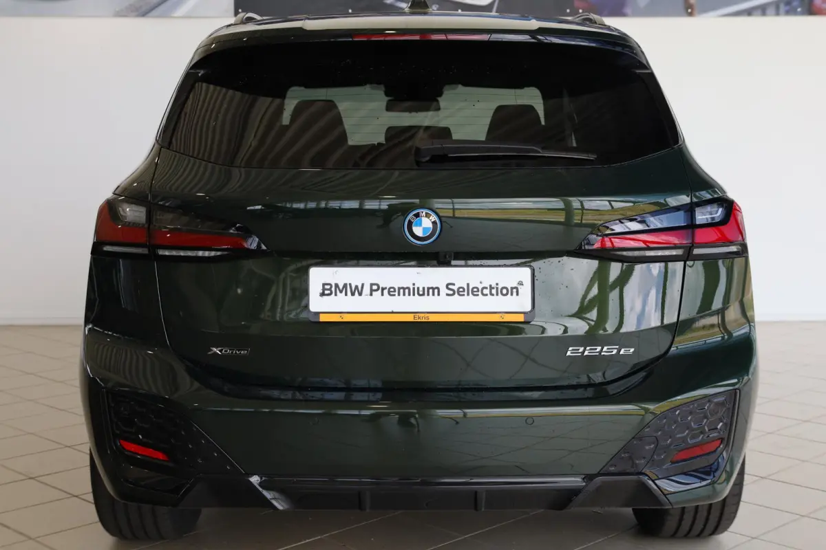 225e xDrive | M Sport | Harman/Kardon | Driving Assistant Plus | Panoramadak | Head-Up Display | Trekhaak