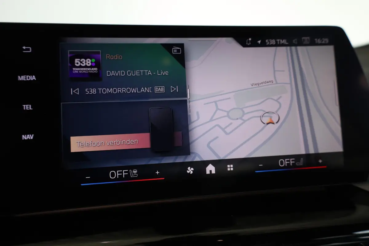 225e xDrive | M Sport | Harman/Kardon | Driving Assistant Plus | Panoramadak | Head-Up Display | Trekhaak