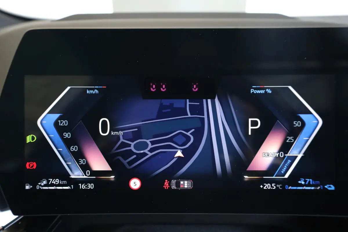 225e xDrive | M Sport | Harman/Kardon | Driving Assistant Plus | Panoramadak | Head-Up Display | Trekhaak