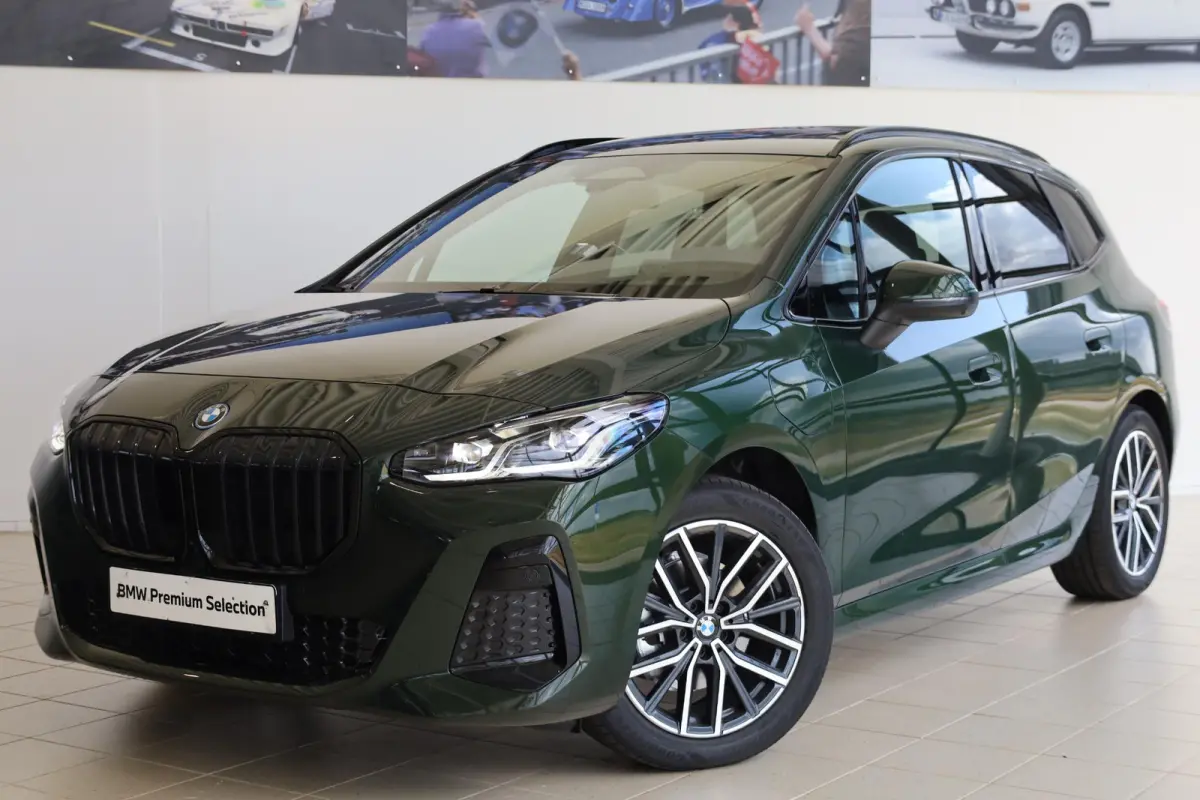 225e xDrive | M Sport | Harman/Kardon | Driving Assistant Plus | Panoramadak | Head-Up Display | Trekhaak