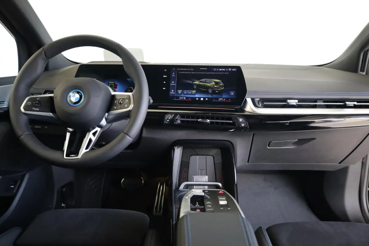 225e xDrive | M Sport | Harman/Kardon | Driving Assistant Plus | Panoramadak | Head-Up Display | Trekhaak