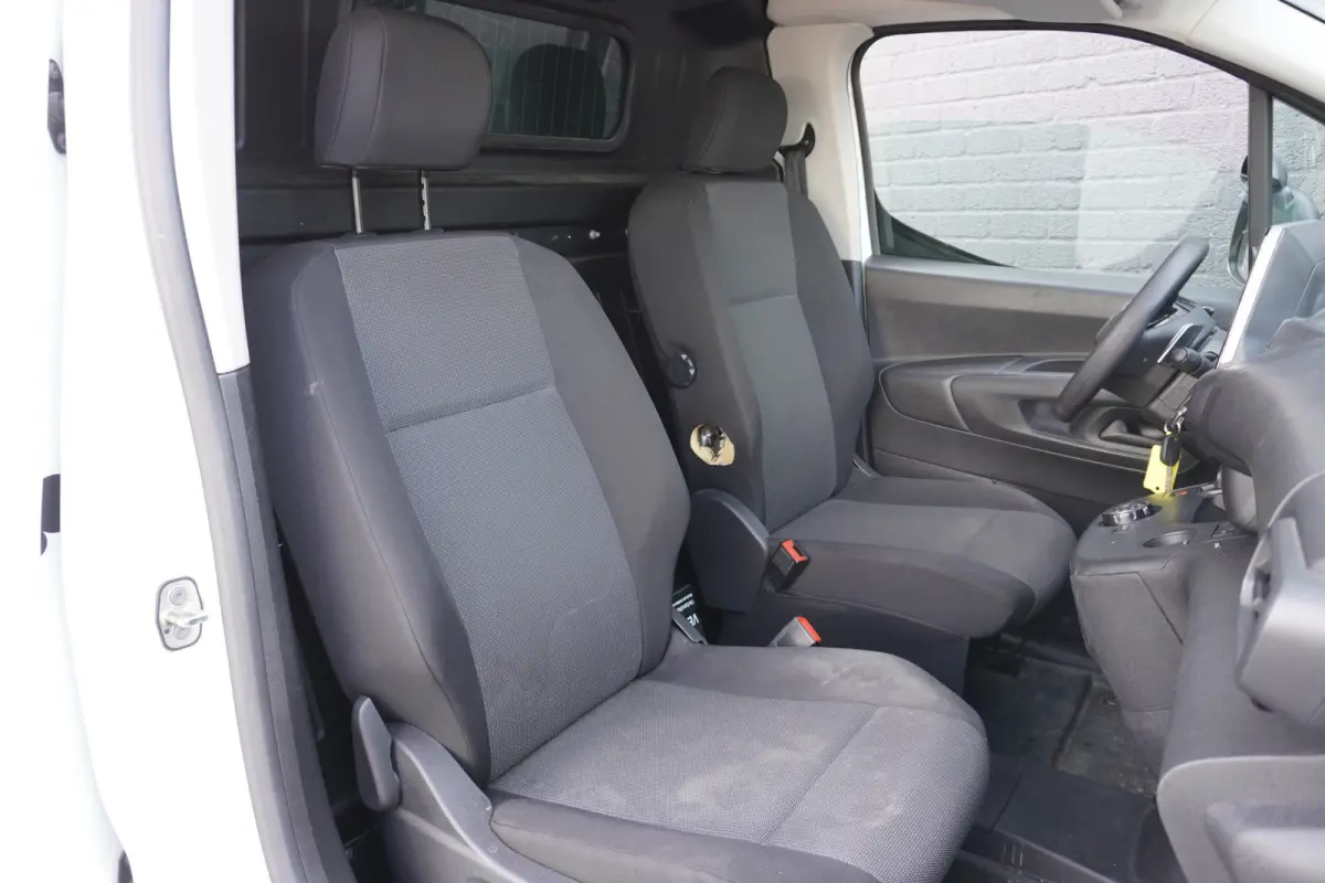 1.5 BlueHDI 130PK Automaat EURO 6 - Airco - Cruise - PDC - €11.900,- Excl.