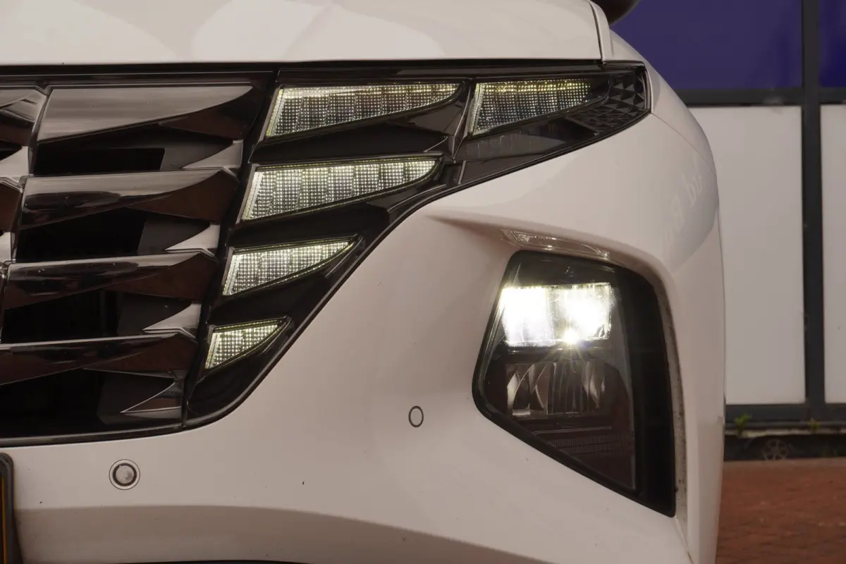 1.6 T-GDI PHEV 265PK Comfort 4WD+Led+Vitrual+breed-navigatie+camera+19"Lmv+stoel-verw = 62KM-Elek+2 Snoeren=SUPER