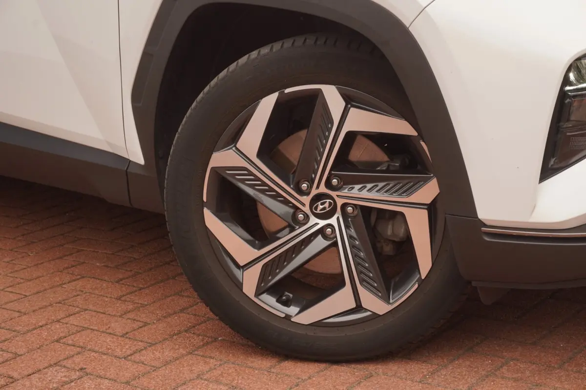 1.6 T-GDI PHEV 265PK Comfort 4WD+Led+Vitrual+breed-navigatie+camera+19"Lmv+stoel-verw = 62KM-Elek+2 Snoeren=SUPER