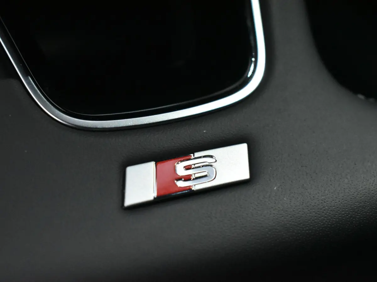 35 TFSI S edition | Automaat | S-line exterieur | S line interieur | Navigatie | Virtual cockpit plus | Bang & Olufsen | Lichtmetalen velgen | Climate control | Stoelverwarming | Adaptive cr