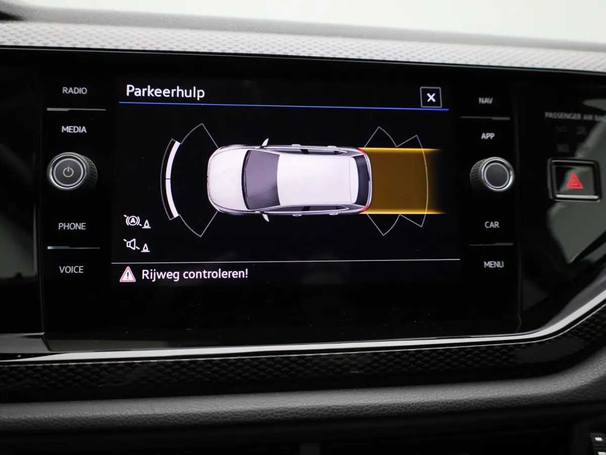 1.0 TSI Life Business | Apple carplay/android auto | Adaptive cruise control | Draadloze telefoonlader | Navigatie | Parkeersensoren voor en achter | Rijstrooksensor | Start/stop systeem | V