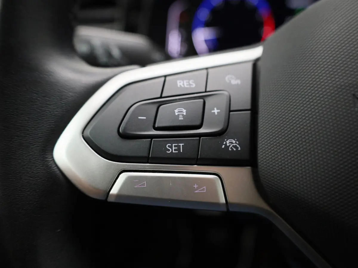 1.0 TSI Life Business | Apple carplay/android auto | Adaptive cruise control | Draadloze telefoonlader | Navigatie | Parkeersensoren voor en achter | Rijstrooksensor | Start/stop systeem | V