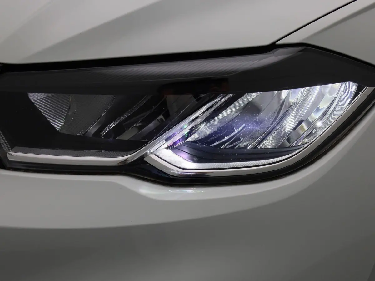 1.0 TSI Life Business | Apple carplay/android auto | Adaptive cruise control | Draadloze telefoonlader | Navigatie | Parkeersensoren voor en achter | Rijstrooksensor | Start/stop systeem | V