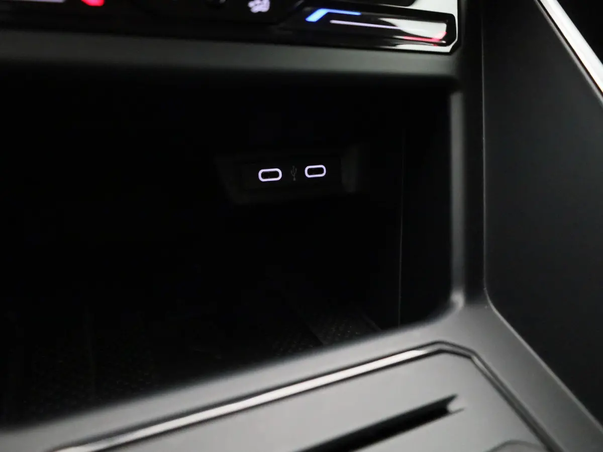 1.0 TSI Life Business | Apple carplay/android auto | Adaptive cruise control | Draadloze telefoonlader | Navigatie | Parkeersensoren voor en achter | Rijstrooksensor | Start/stop systeem | V