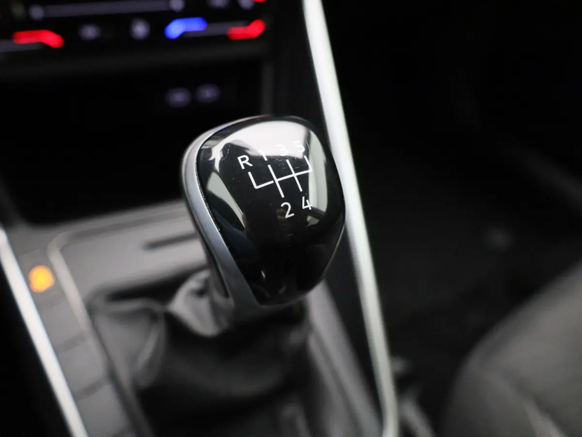 1.0 TSI Life Business | Apple carplay/android auto | Adaptive cruise control | Draadloze telefoonlader | Navigatie | Parkeersensoren voor en achter | Rijstrooksensor | Start/stop systeem | V