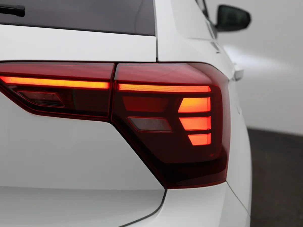 1.0 TSI Life Business | Apple carplay/android auto | Adaptive cruise control | Draadloze telefoonlader | Navigatie | Parkeersensoren voor en achter | Rijstrooksensor | Start/stop systeem | V