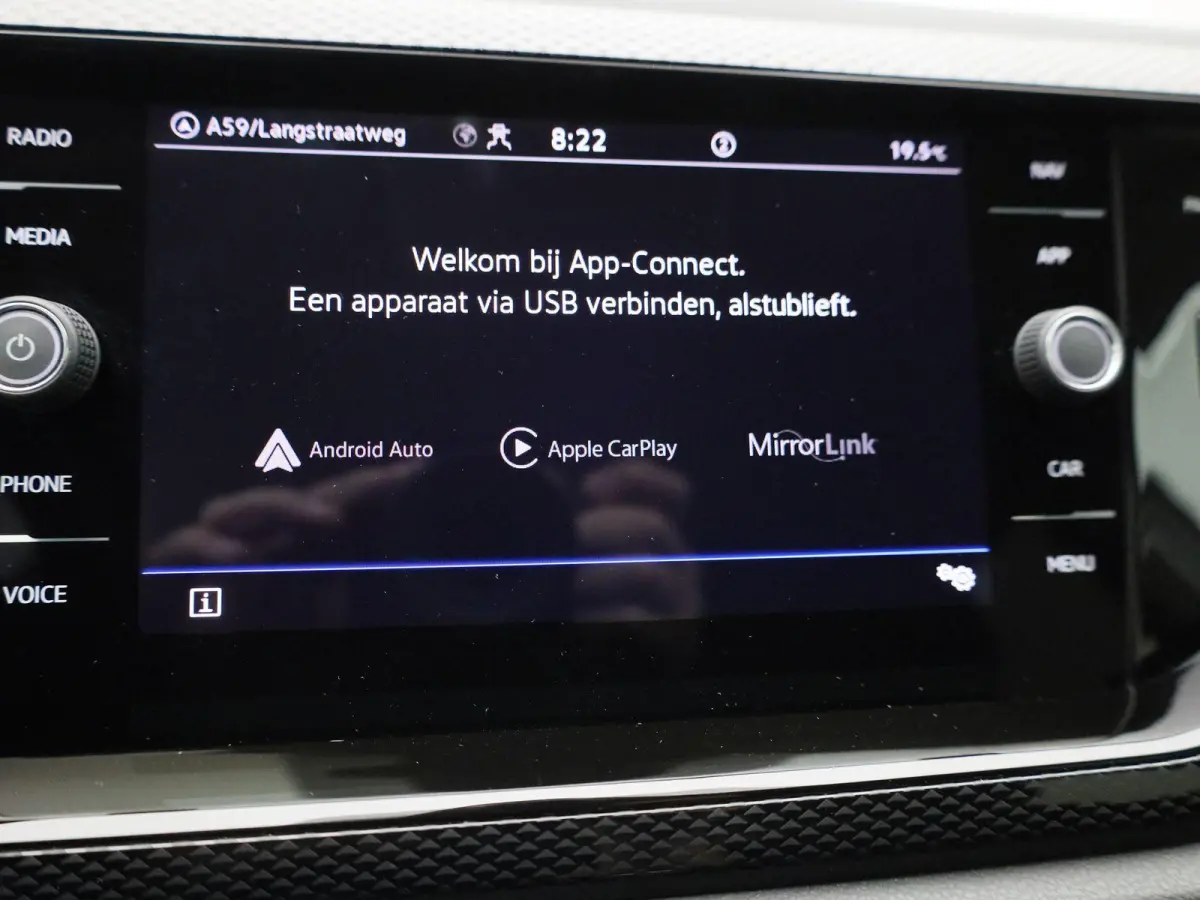 1.0 TSI Life Business | Apple carplay/android auto | Adaptive cruise control | Draadloze telefoonlader | Navigatie | Parkeersensoren voor en achter | Rijstrooksensor | Start/stop systeem | V