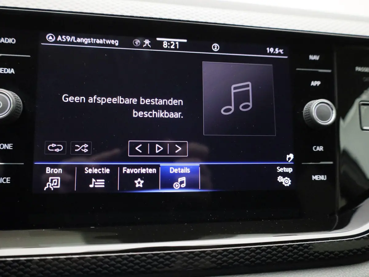 1.0 TSI Life Business | Apple carplay/android auto | Adaptive cruise control | Draadloze telefoonlader | Navigatie | Parkeersensoren voor en achter | Rijstrooksensor | Start/stop systeem | V