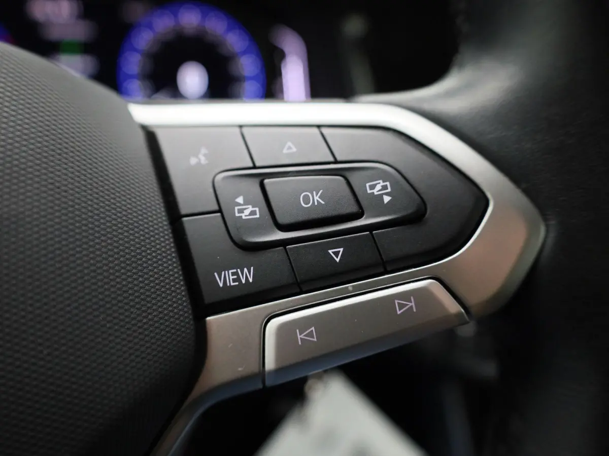 1.0 TSI Life Business | Apple carplay/android auto | Adaptive cruise control | Draadloze telefoonlader | Navigatie | Parkeersensoren voor en achter | Rijstrooksensor | Start/stop systeem | V