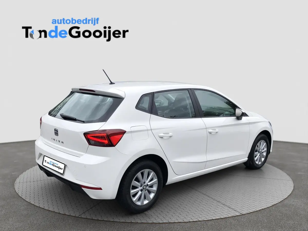 1.0 Style | APPLE CARPLAY | CLIMA | STOELVERW. |