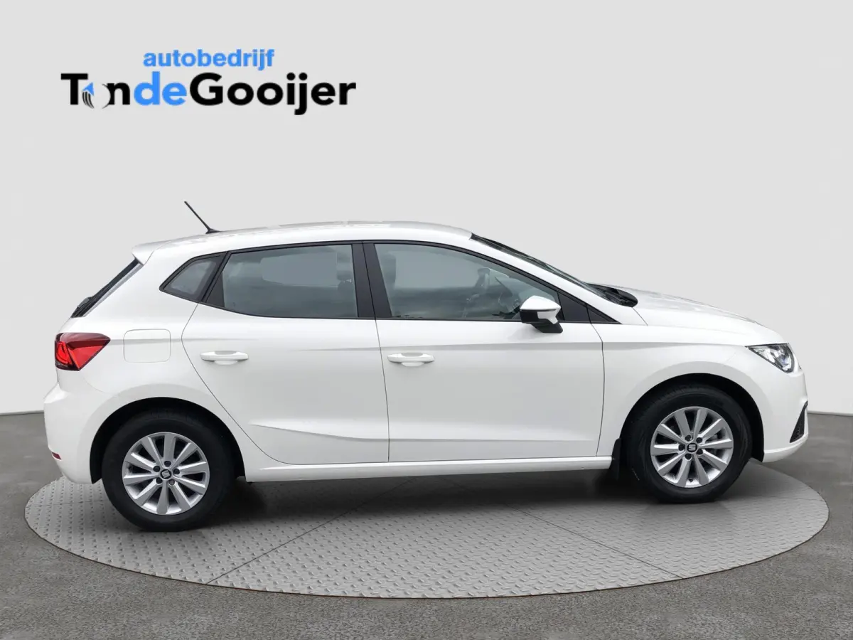 1.0 Style | APPLE CARPLAY | CLIMA | STOELVERW. |