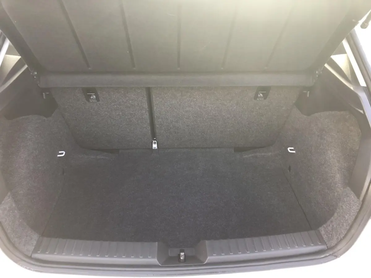 1.0 Style | APPLE CARPLAY | CLIMA | STOELVERW. |