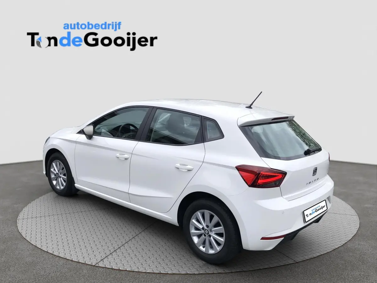 1.0 Style | APPLE CARPLAY | CLIMA | STOELVERW. |