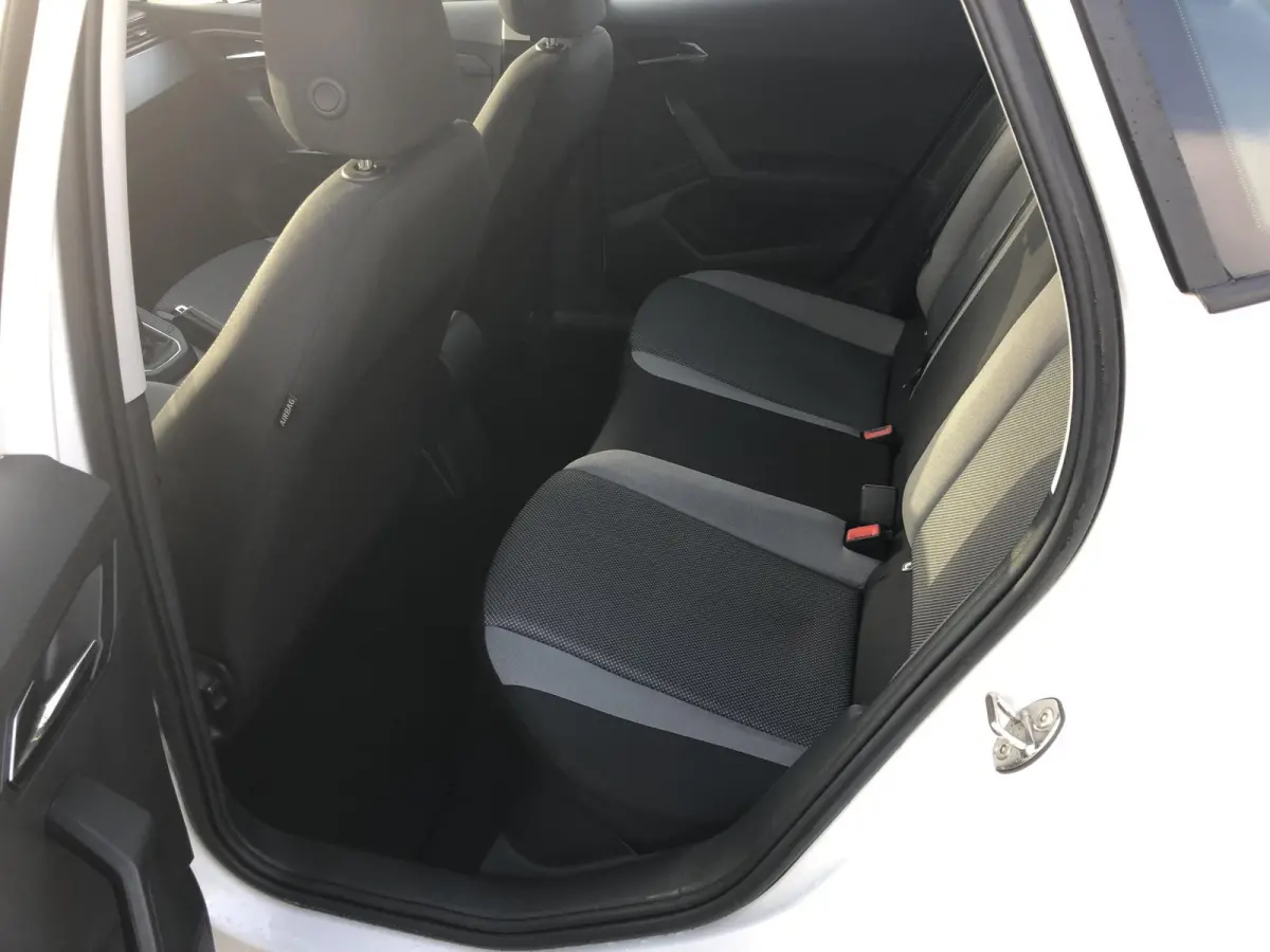 1.0 Style | APPLE CARPLAY | CLIMA | STOELVERW. |