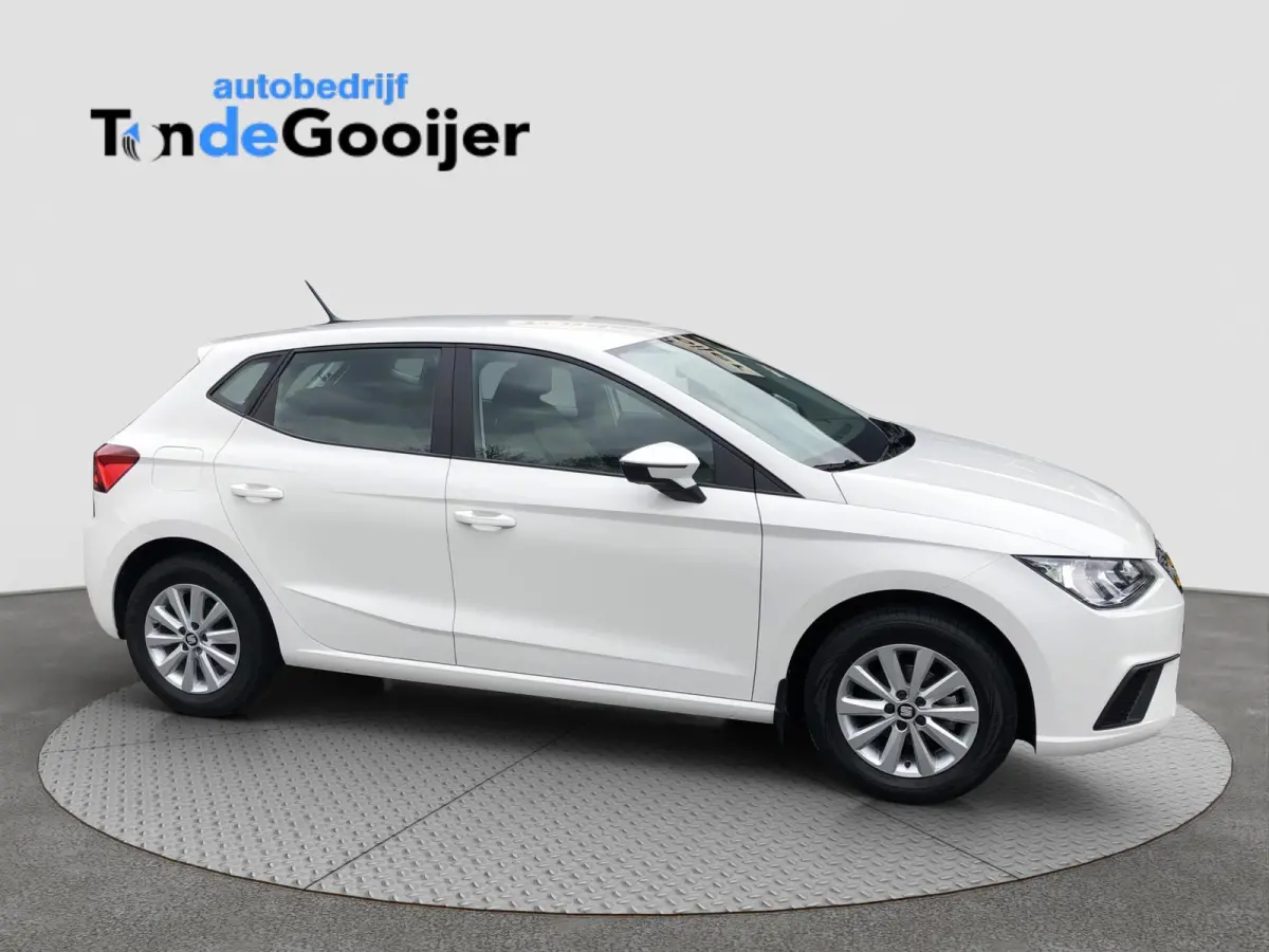 1.0 Style | APPLE CARPLAY | CLIMA | STOELVERW. |