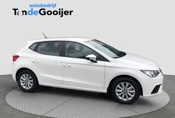 1.0 Style | APPLE CARPLAY | CLIMA | STOELVERW. |