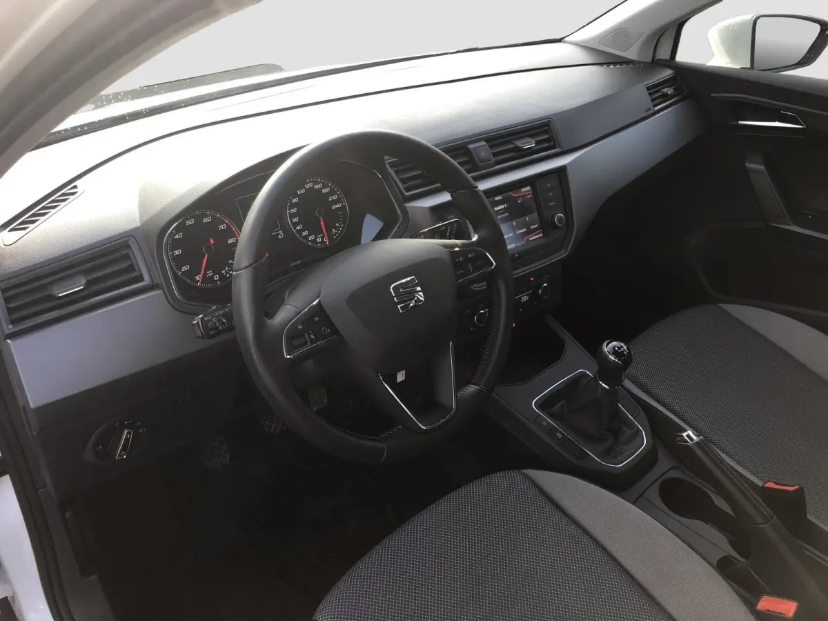 1.0 Style | APPLE CARPLAY | CLIMA | STOELVERW. |